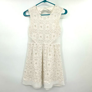 Kimchi Blue‎ size 0 white mini dress crochet overlay lined peekaboo back